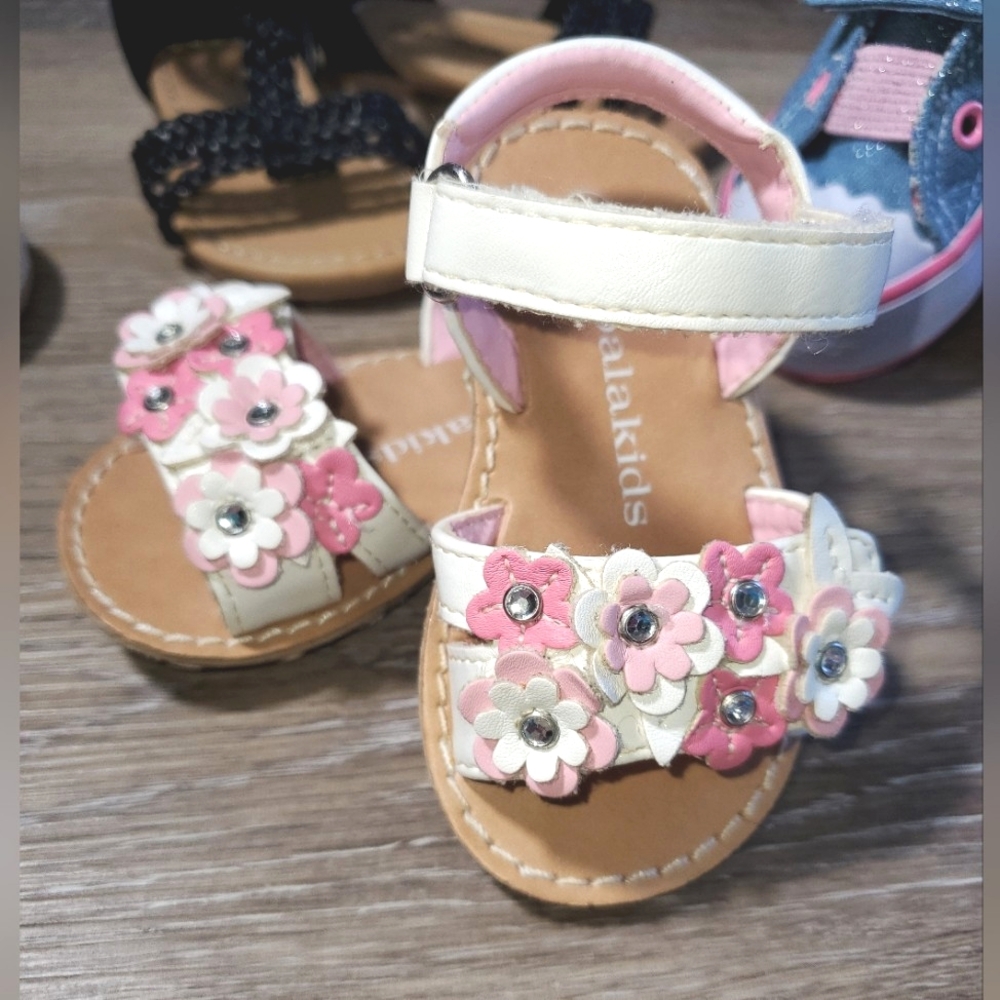 Koala Kids Pink and White Flower Accent Baby Sandals Size 3